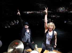 sugarland-incredible-machine-tour-stop-2011